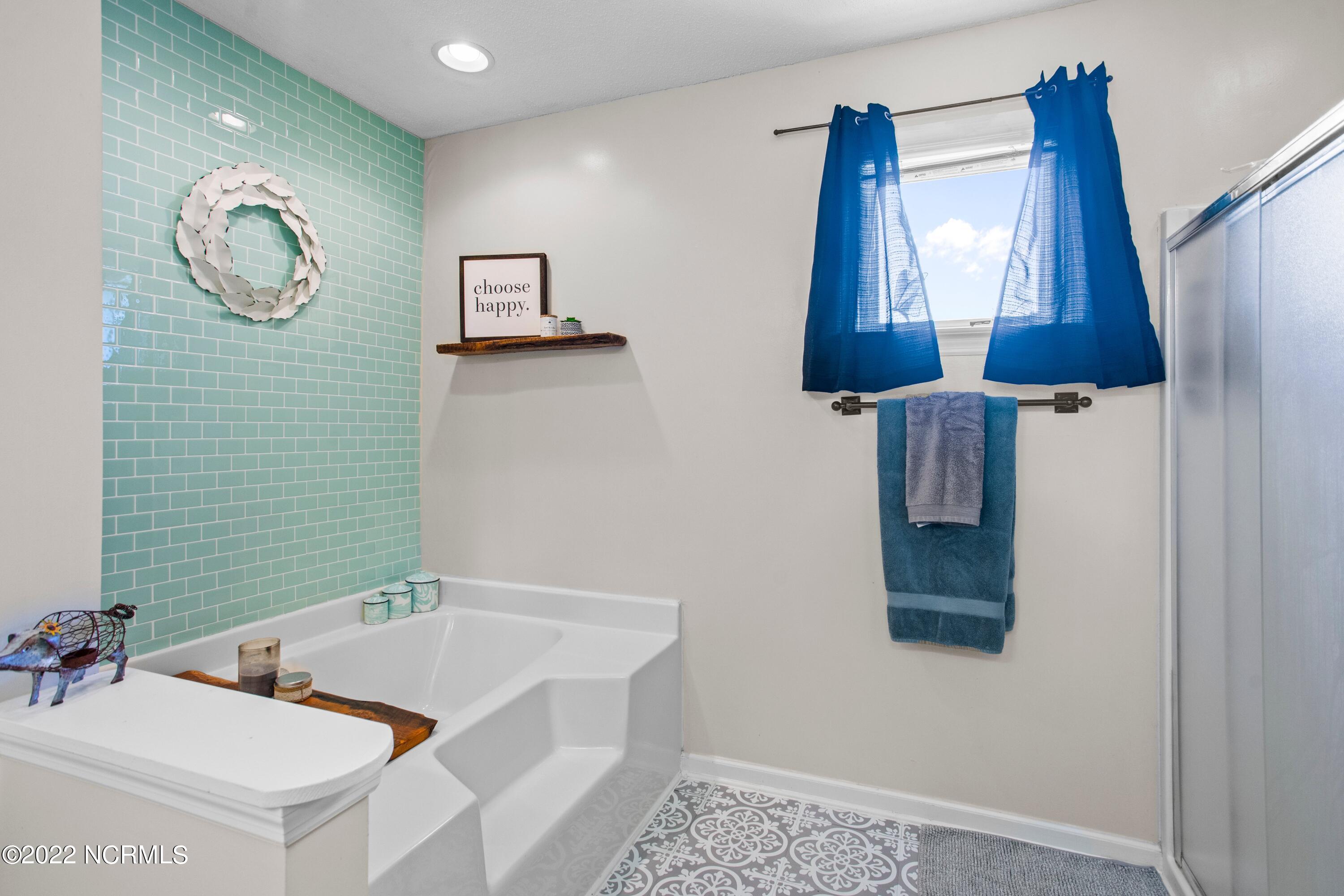 1388 Deppe Loop Road Maysville, NC 28555 - Photo 24 of 29 master bathroom