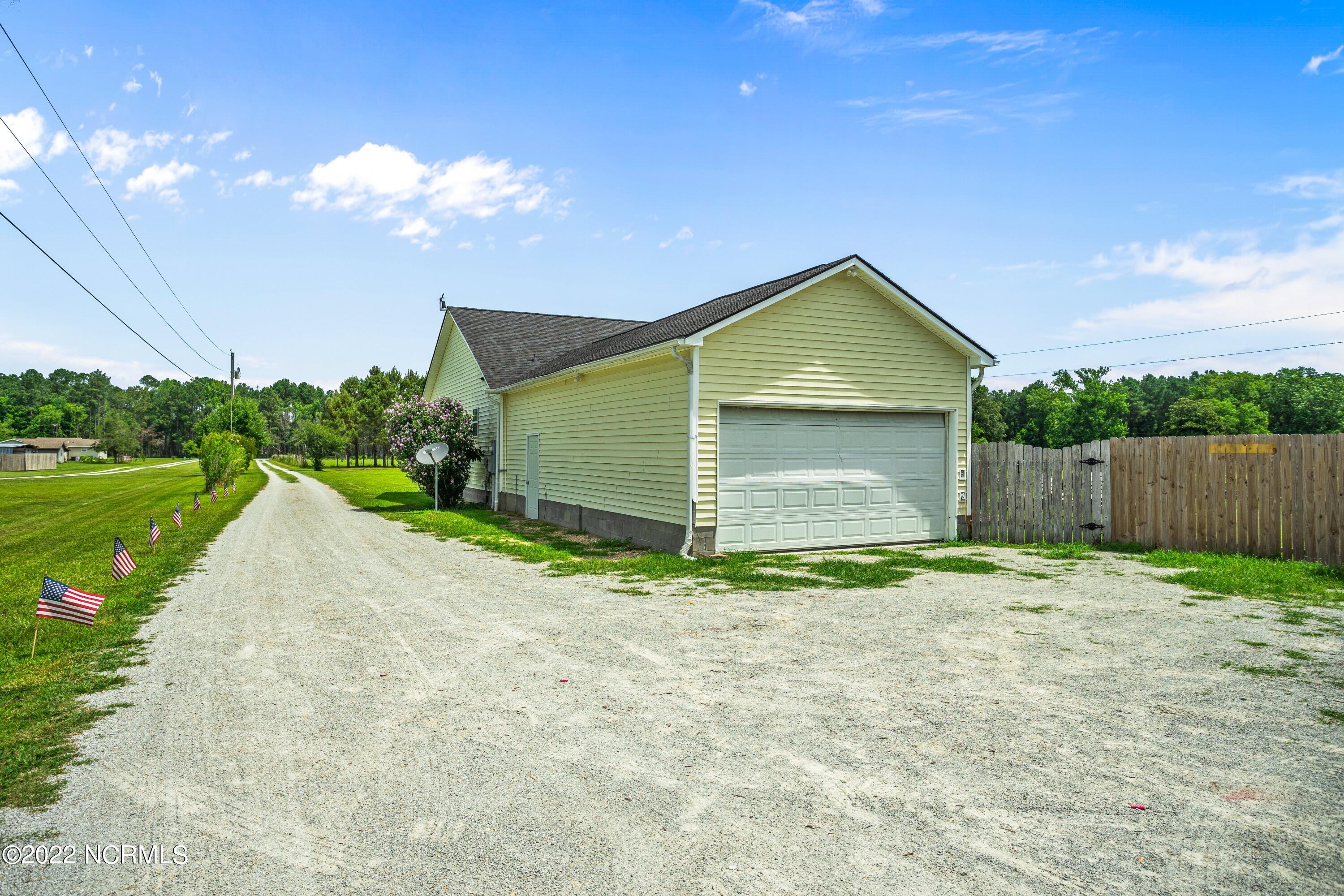 1388 Deppe Loop Road Maysville, NC 28555 - Photo 29 of 29 driveway