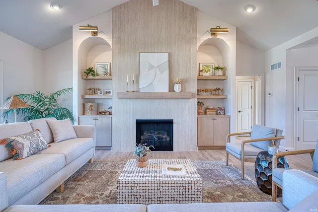 $849,000 | 8818 Jenkins Drive, Evansville, IN 47725