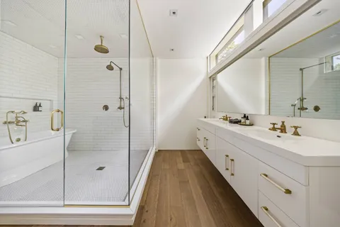 $3,195,000 | 73 Laurel Lane, Sag Harbor, NY 11963