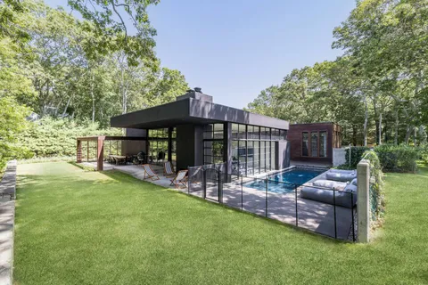 $3,195,000 | 73 Laurel Lane, Sag Harbor, NY 11963