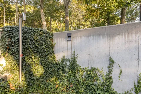 $3,195,000 | 73 Laurel Lane, Sag Harbor, NY 11963