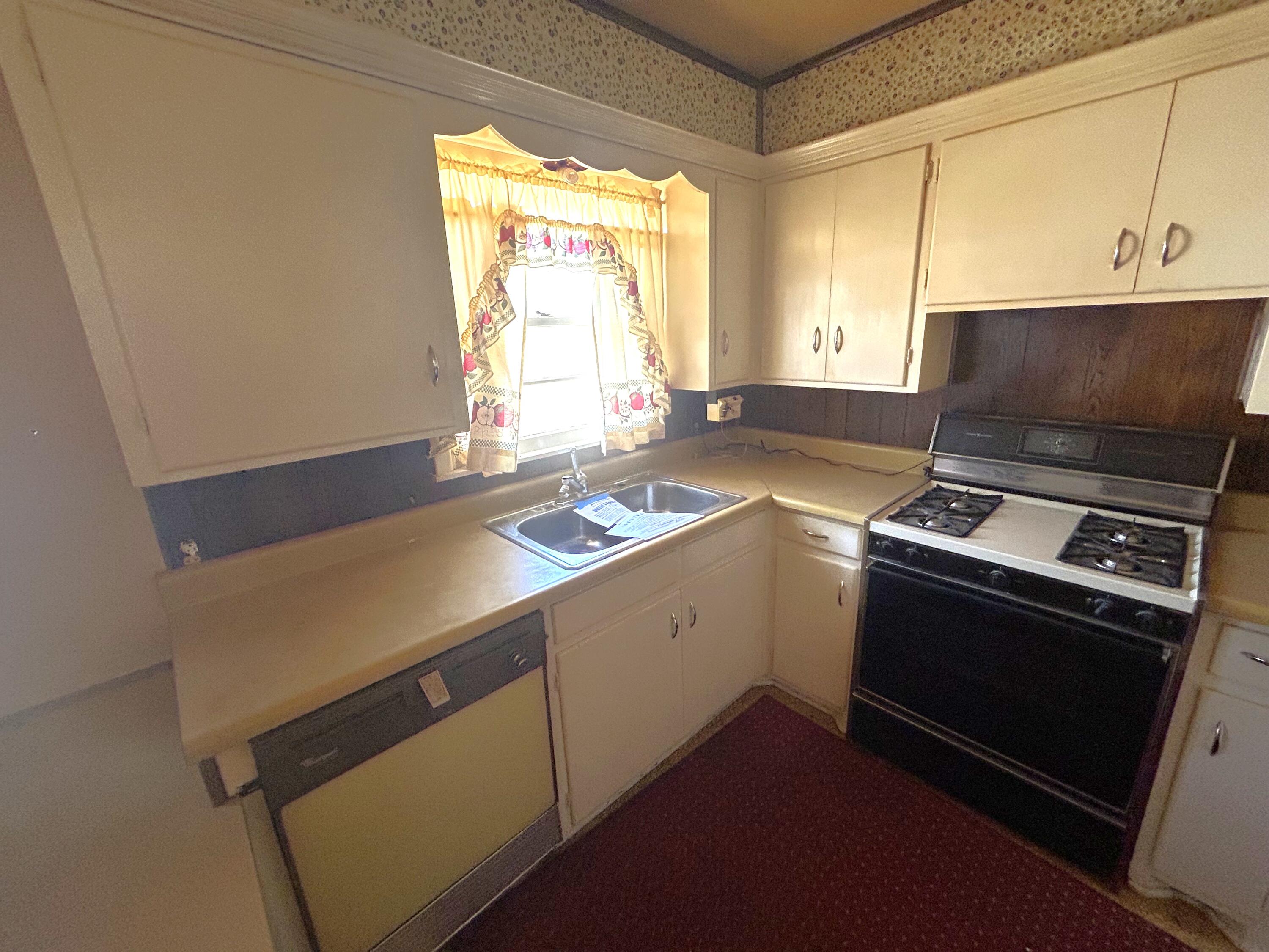 2406 48th Street Lubbock, TX 79412 - Photo 6 of 14 IMG_3176