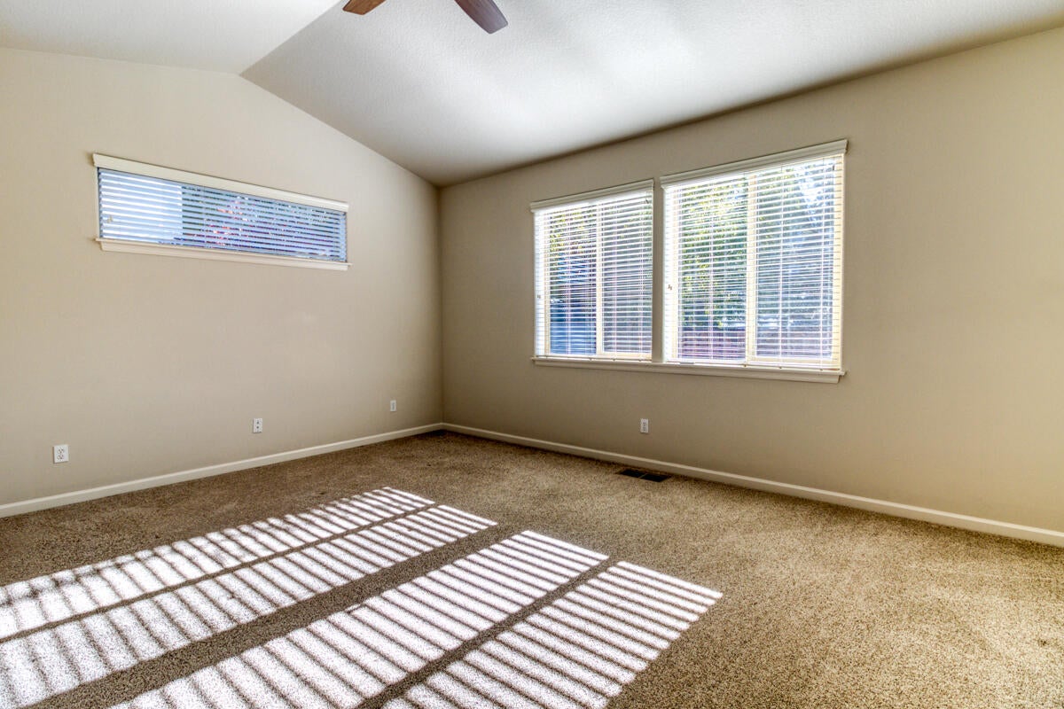 748 Northwest 28th Loop Redmond, OR 97756 - Photo 14 of 31 CREP0004