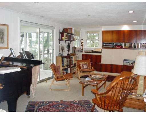 17 Ober Road Newton, MA 02459 - Photo 4 of 16