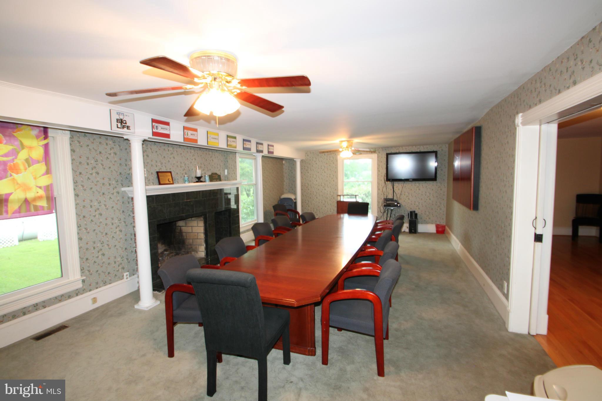 23248 Lignum Road Lignum, VA 22726 - Photo 15 of 20 Living Room