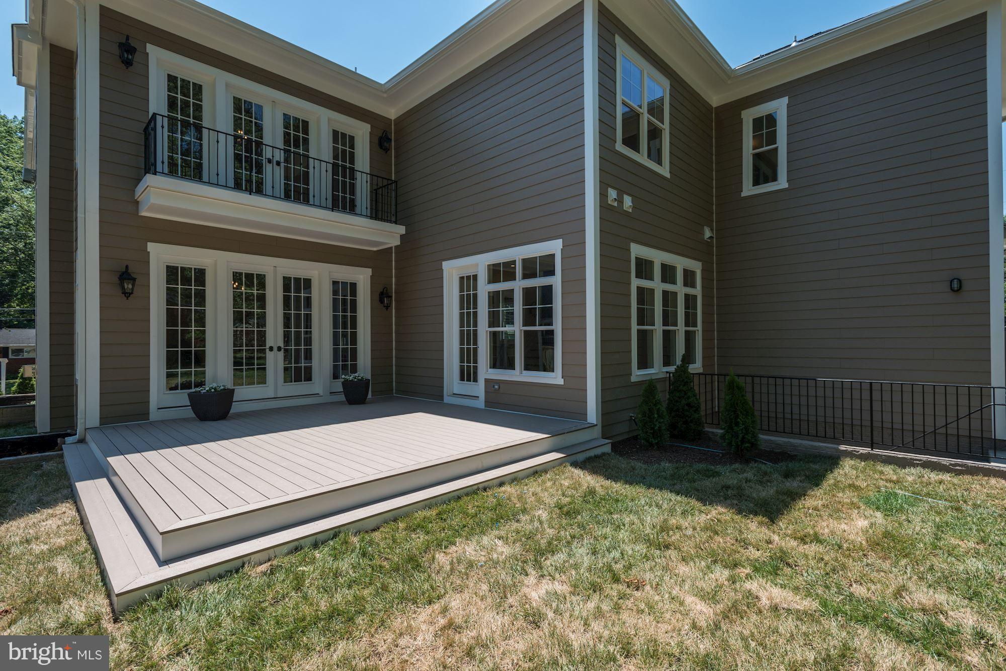 609 Kingsley Road Southwest Vienna, VA 22180 - Photo 29 of 30 Exterior (Rear)