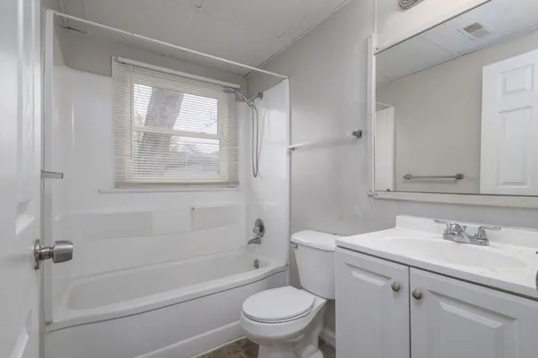 $1,300 | 22778 Almond Avenue, Eastpointe, MI 48021