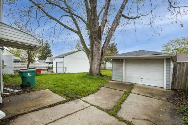$1,300 | 22778 Almond Avenue, Eastpointe, MI 48021