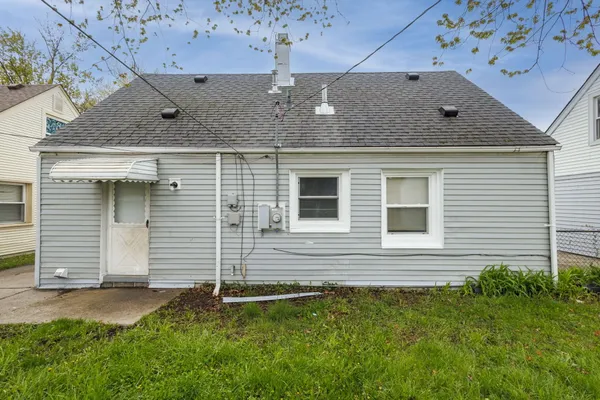 $1,300 | 22778 Almond Avenue, Eastpointe, MI 48021
