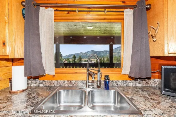 $1,525,000 | 630 Grandview Drive, Alpine, WY 83128