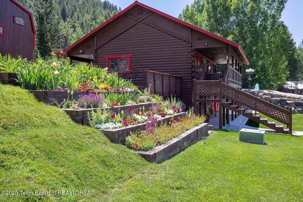 $1,525,000 | 630 Grandview Drive, Alpine, WY 83128