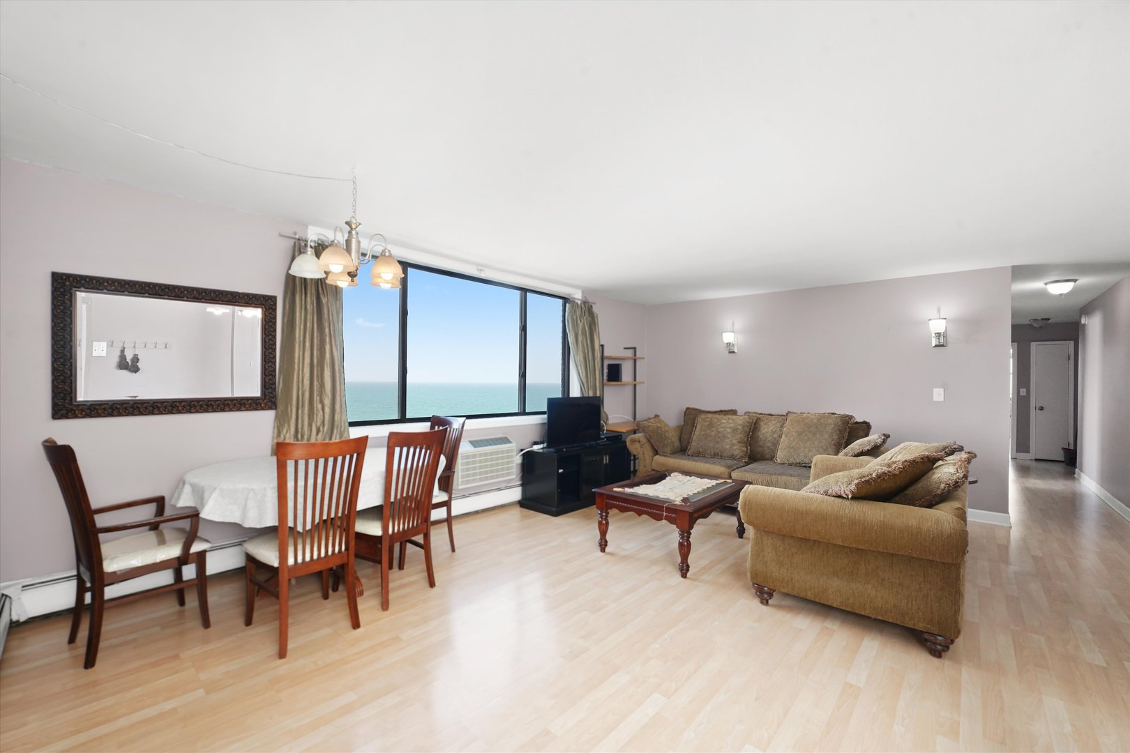 6325 North Sheridan Road, Unit 802 Chicago, IL 60660 - Photo 2 of 18 Gallery Image 2