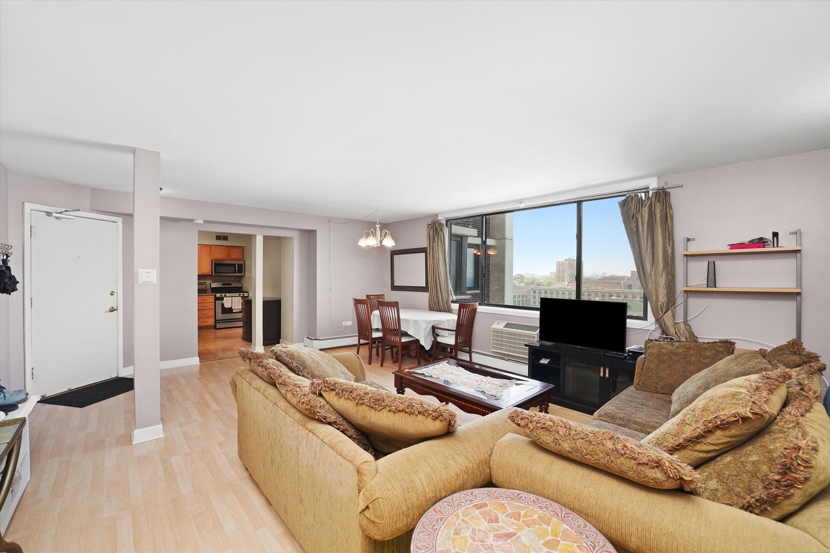 6325 North Sheridan Road, Unit 802 Chicago, IL 60660 - Photo 4 of 18 Gallery Image 4