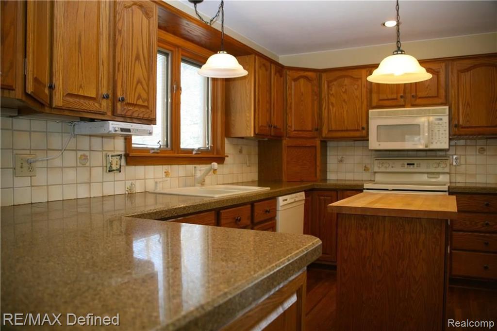 646 Lockport Road Rochester Hills, MI 48307 - Photo 12 of 23