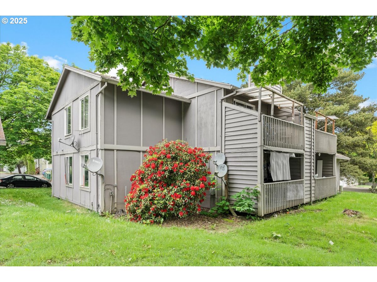 9750 Southwest Lookout Terrace Beaverton, OR 97008 - Photo 7 of 14 a front view of a house with a garden and yard