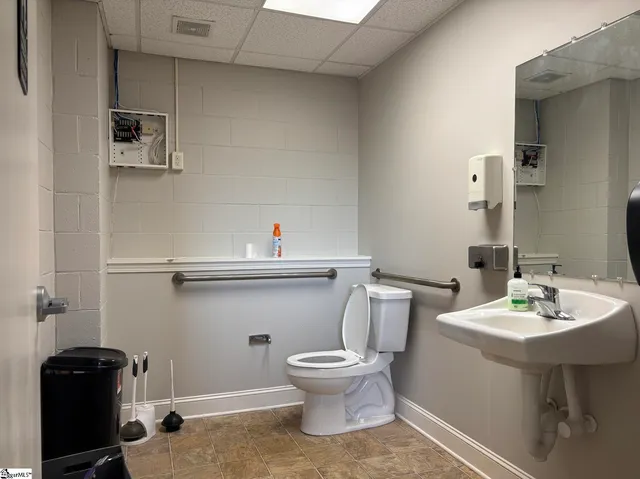 $3,000 | 3220 Wade Hampton Boulevard, Taylors, SC 29687