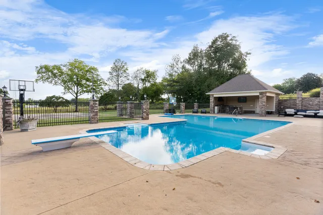 $1,299,999 | 97 Crawfish Lane, Lawrenceburg, TN 38464