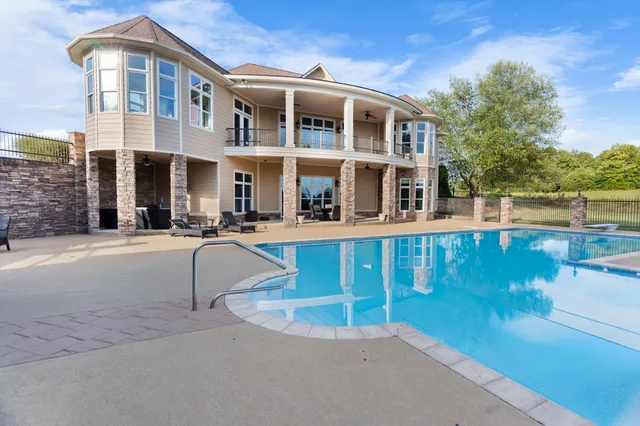 $1,299,999 | 97 Crawfish Lane, Lawrenceburg, TN 38464