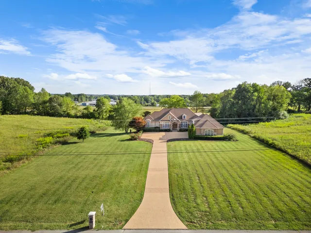 $1,299,999 | 97 Crawfish Lane, Lawrenceburg, TN 38464
