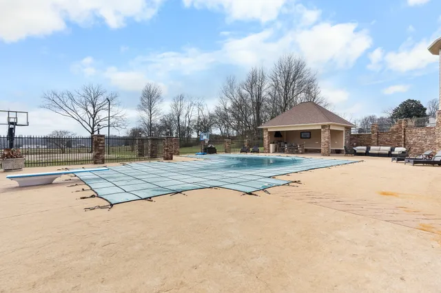 $1,299,999 | 97 Crawfish Lane, Lawrenceburg, TN 38464