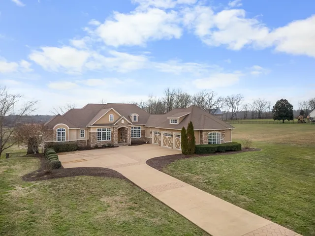 $1,299,999 | 97 Crawfish Lane, Lawrenceburg, TN 38464