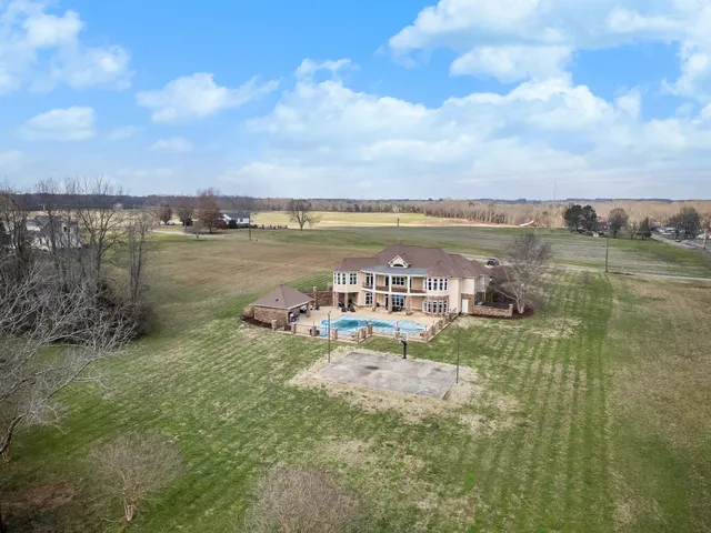 $1,299,999 | 97 Crawfish Lane, Lawrenceburg, TN 38464