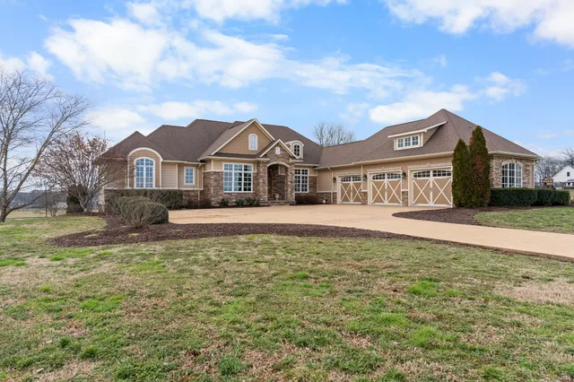$1,299,999 | 97 Crawfish Lane, Lawrenceburg, TN 38464