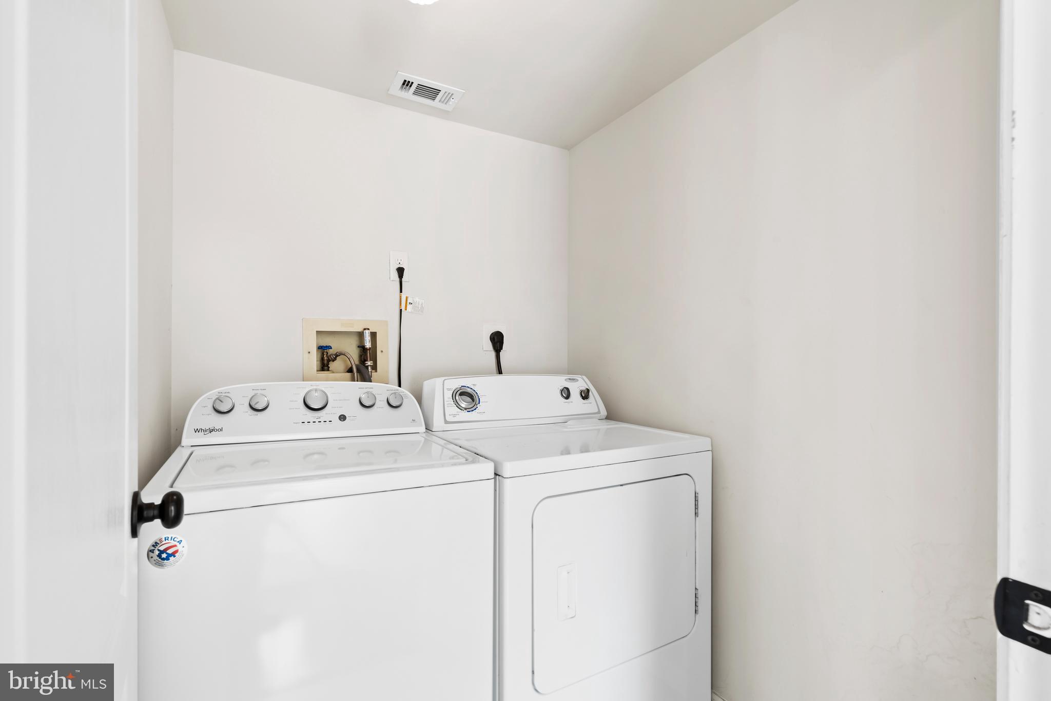 17 Alberts Way Langhorne, PA 19047 - Photo 16 of 35 a utility room with dryer and washer