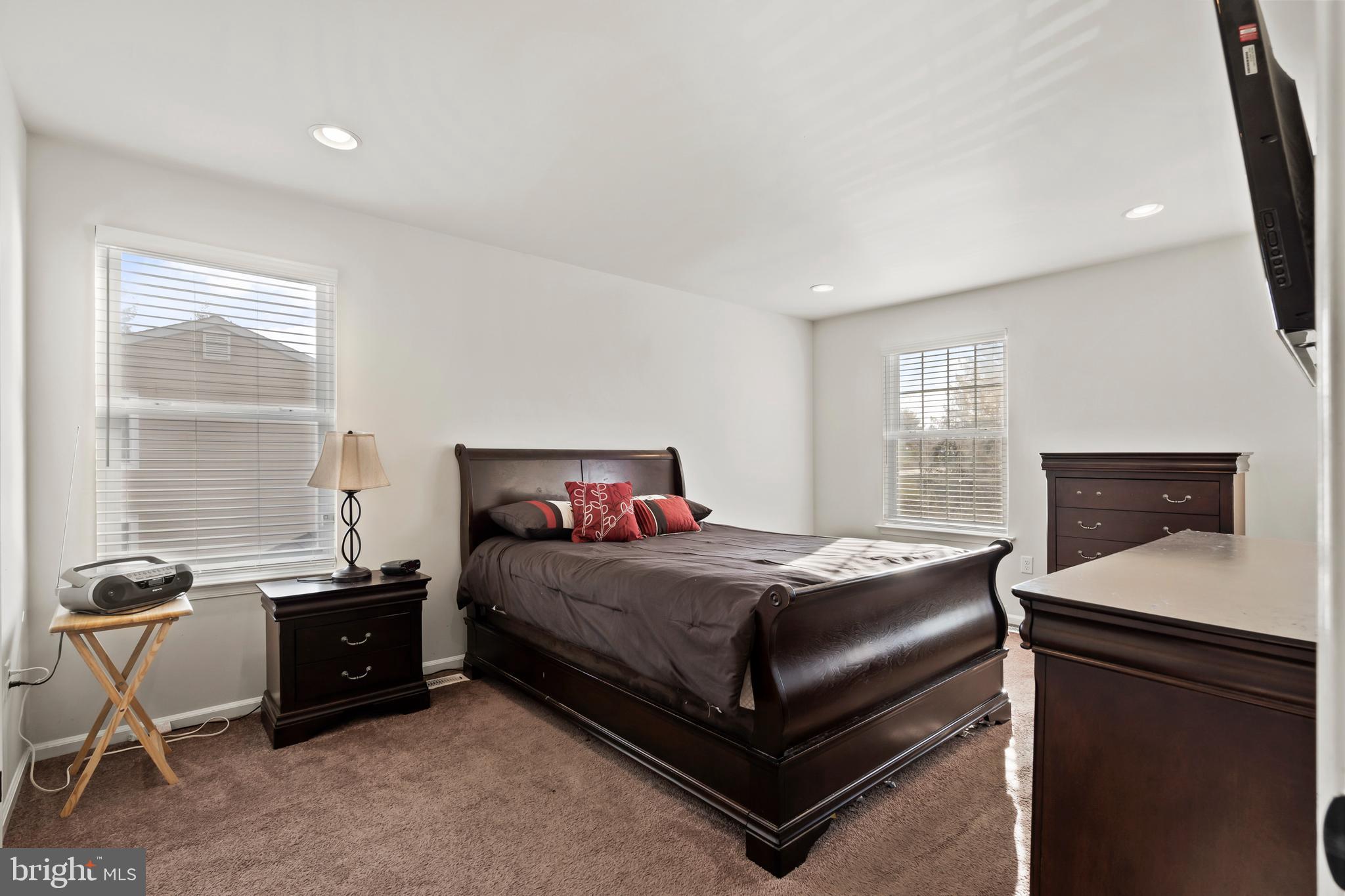 17 Alberts Way Langhorne, PA 19047 - Photo 18 of 35 a bedroom with a bed and a table in it