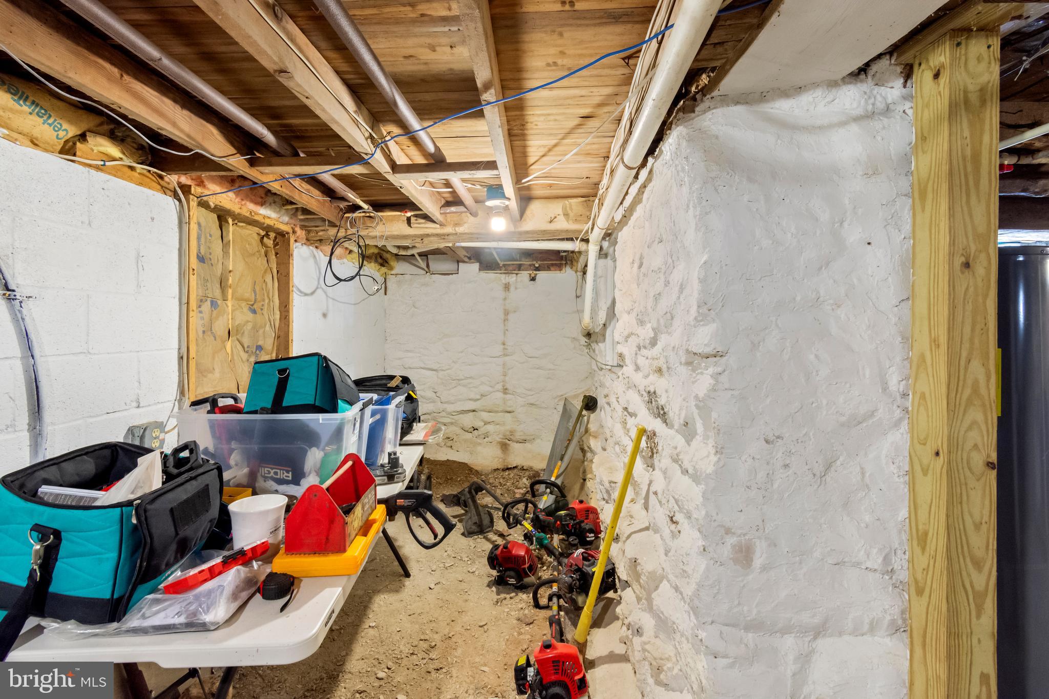 4047 Ridge Road Westminster, MD 21157 - Photo 59 of 112 a room with furniture and rug