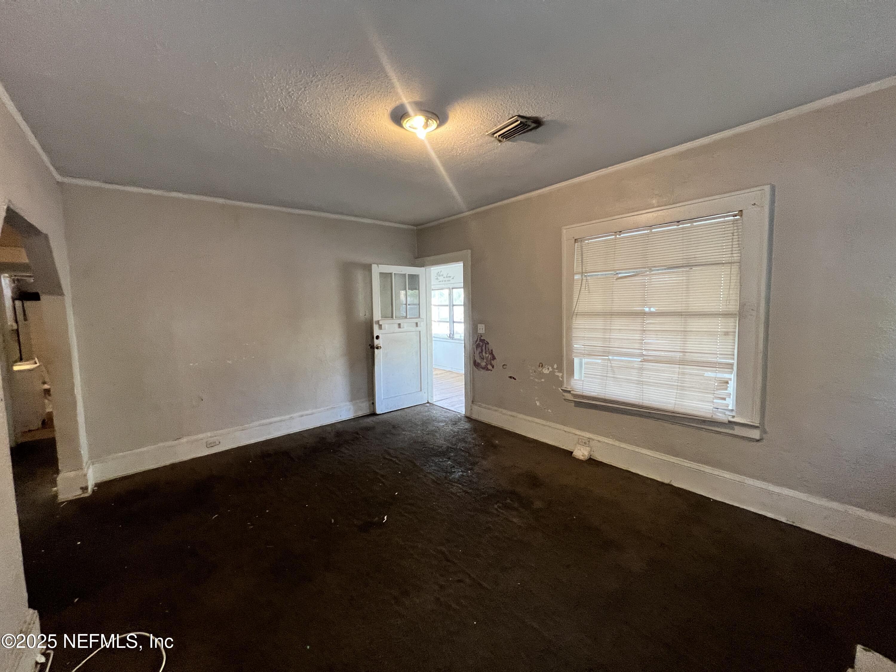 408 West 23rd Street Jacksonville, FL 32206 - Photo 13 of 45 a view of an empty room with a window
