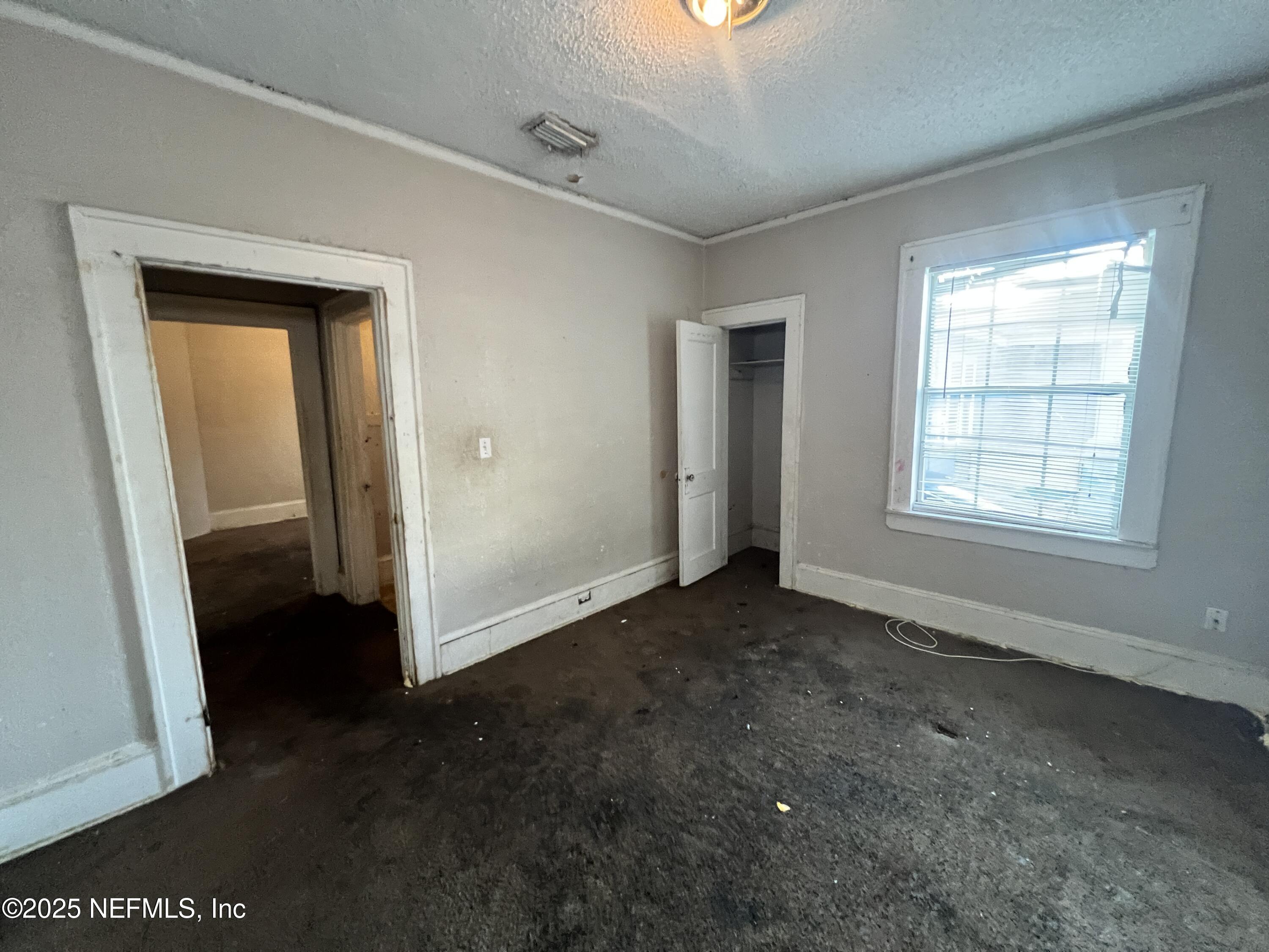 408 West 23rd Street Jacksonville, FL 32206 - Photo 30 of 45 an empty room with windows
