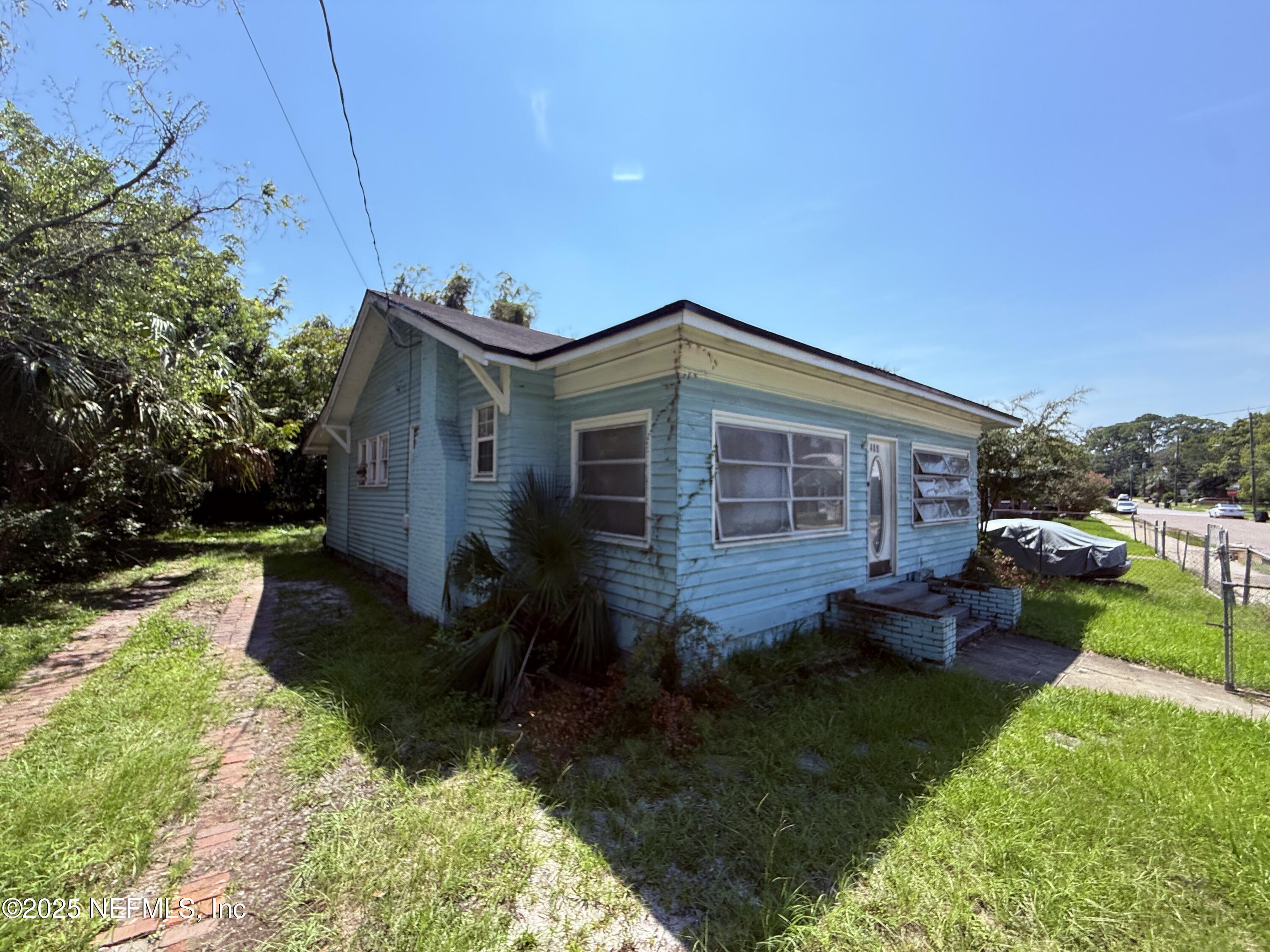 408 West 23rd Street Jacksonville, FL 32206 - Photo 32 of 45 a front view of a house with garden