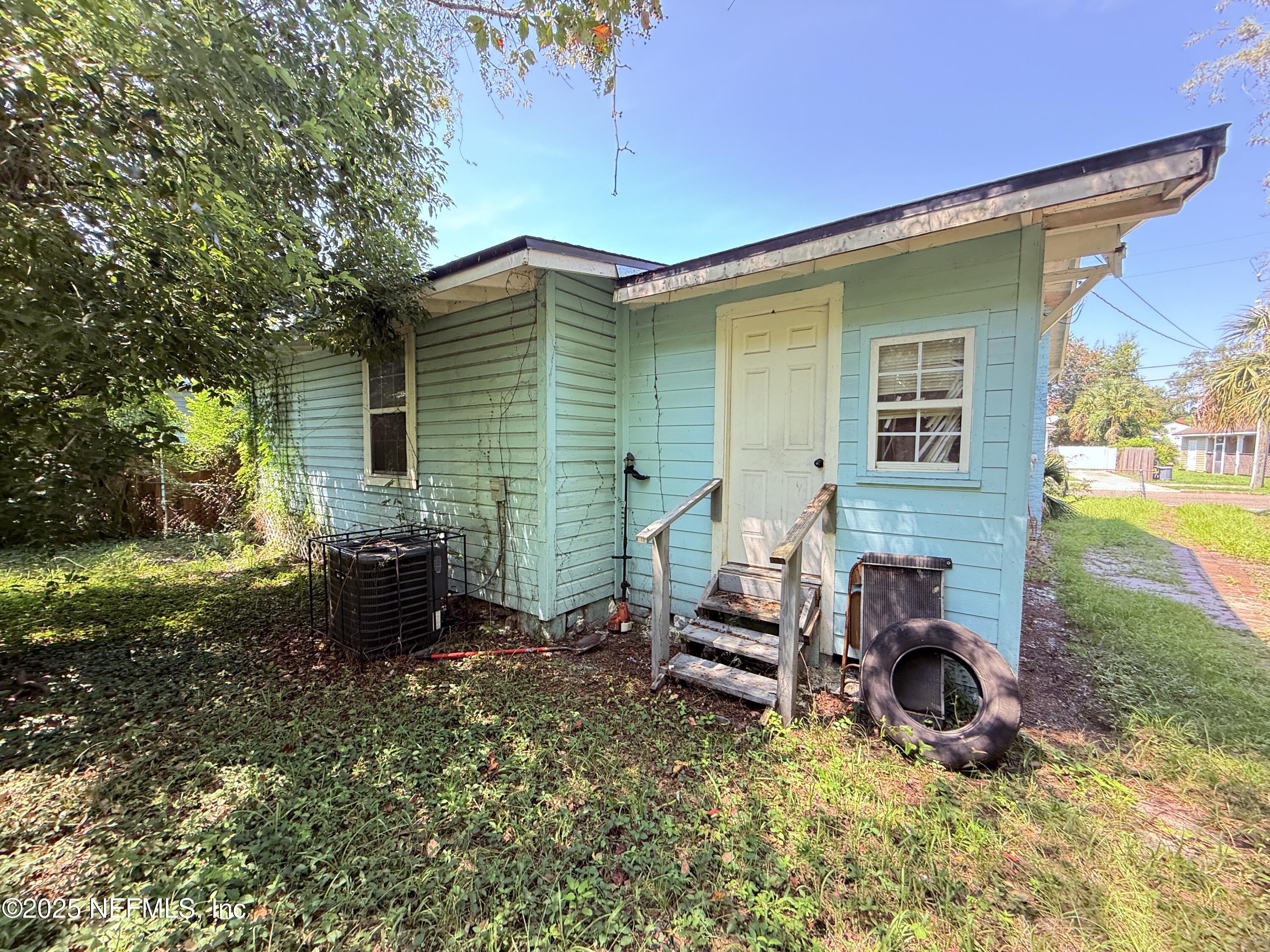 408 West 23rd Street Jacksonville, FL 32206 - Photo 37 of 45 a view of backyard with a table and chairs and a barbeque