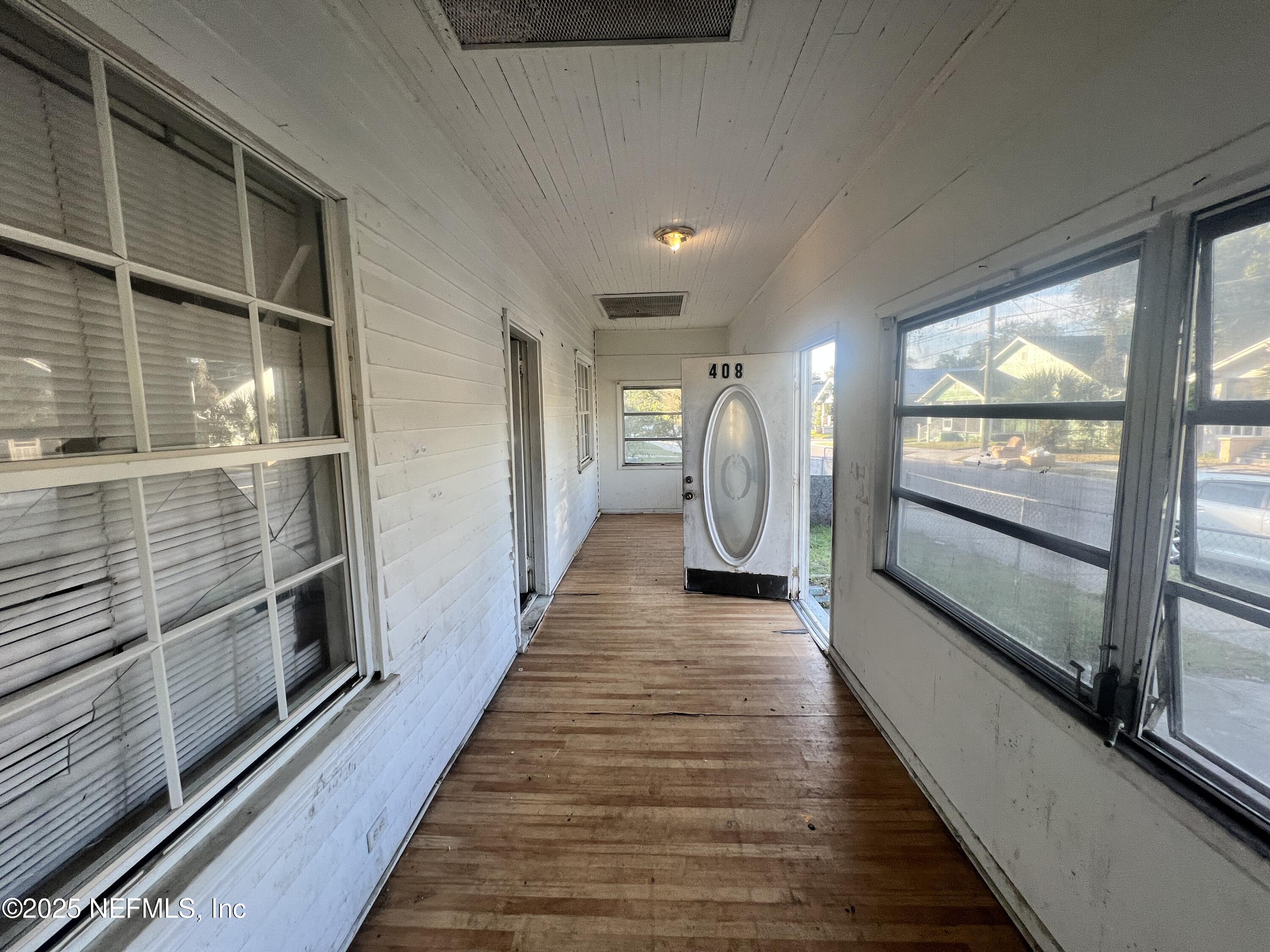 408 West 23rd Street Jacksonville, FL 32206 - Photo 8 of 45 a view of a hallway with wooden floor
