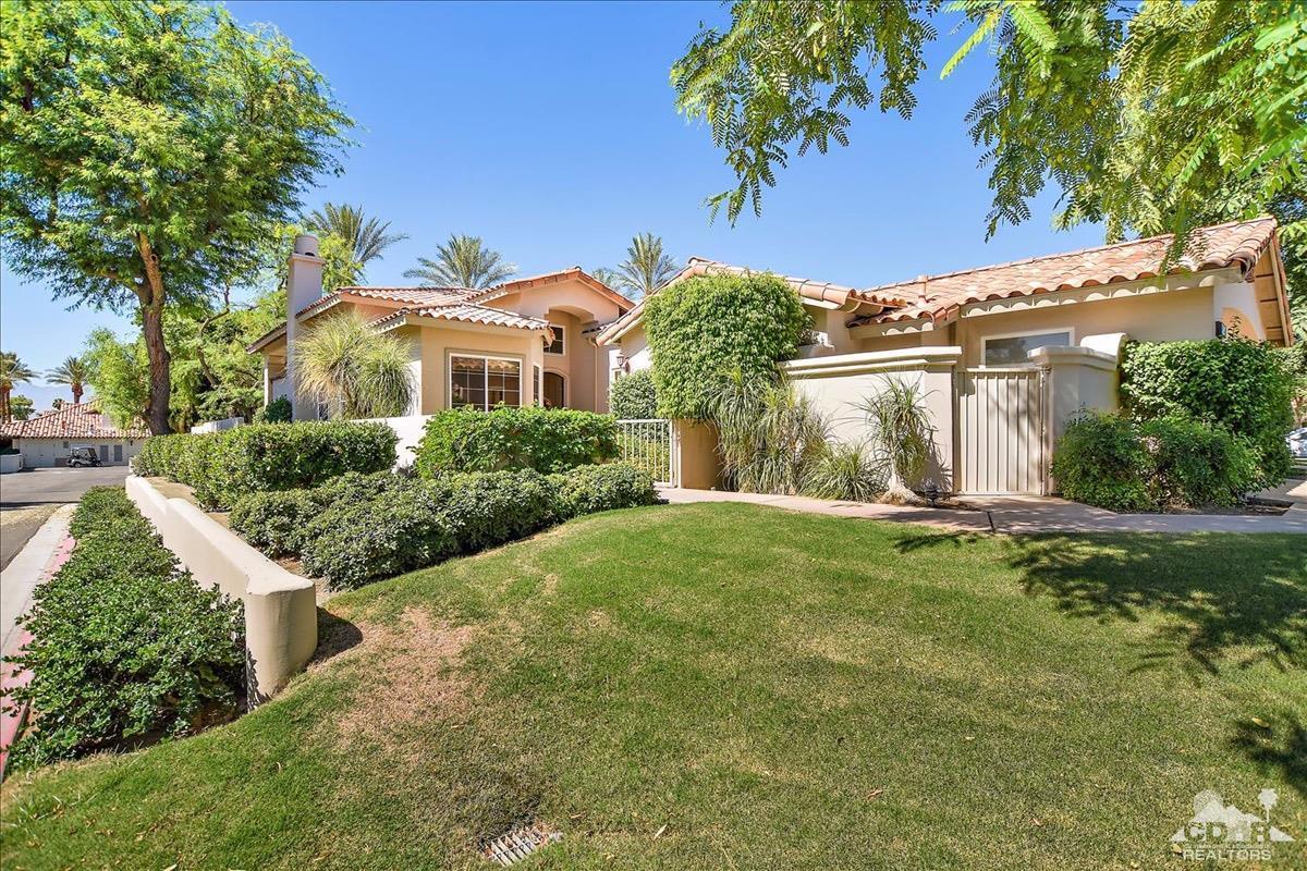 48010 Vía Vallarta La Quinta, CA 92253 - Photo 30 of 37 a front view of a house with garden