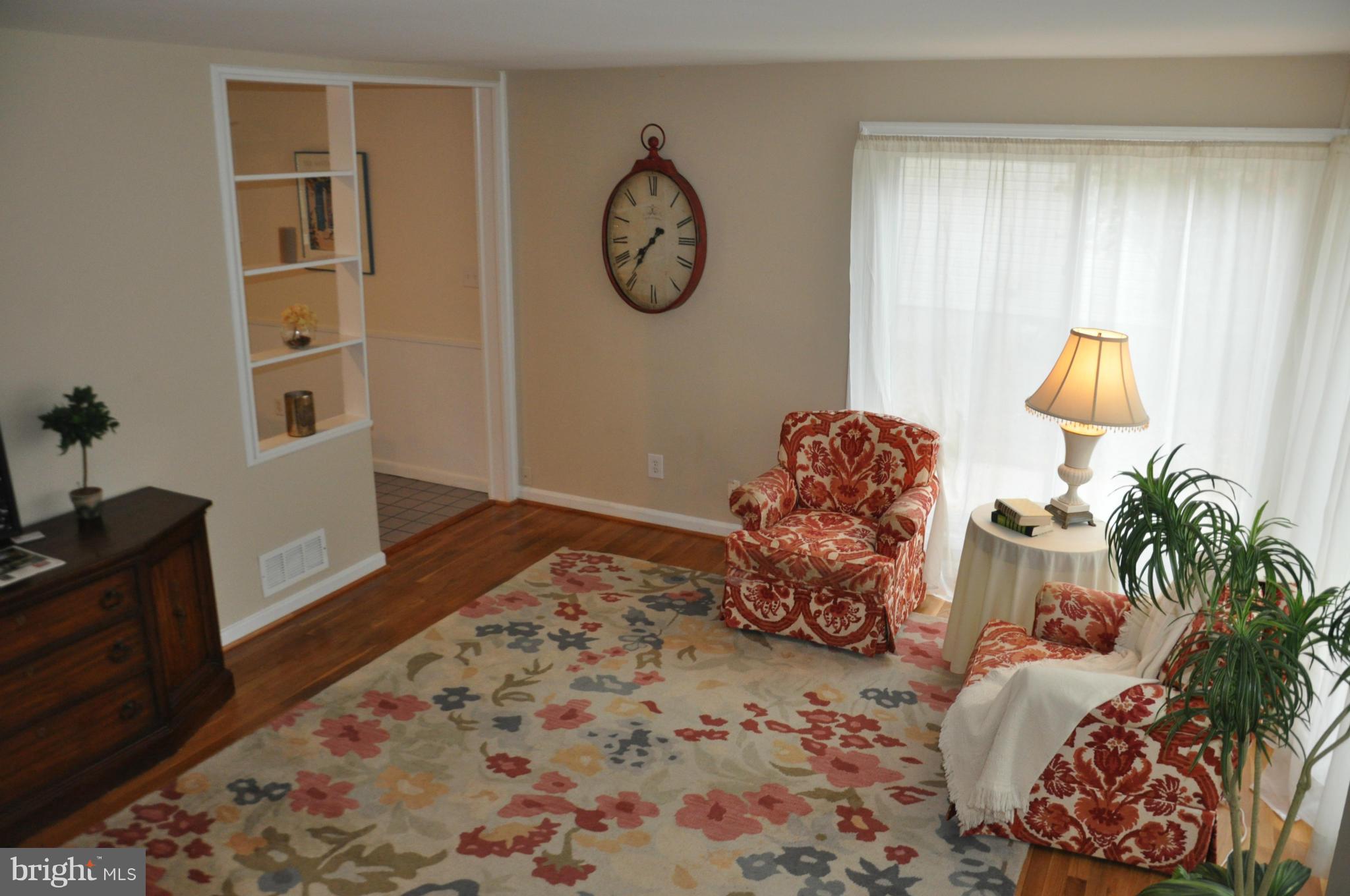 10810 Inwood Avenue Silver Spring, MD 20902 - Photo 3 of 30 Living Room