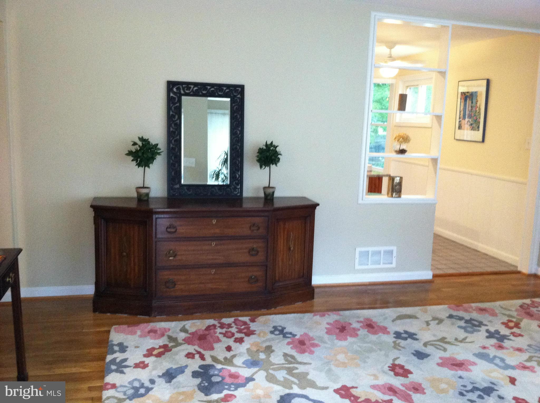 10810 Inwood Avenue Silver Spring, MD 20902 - Photo 4 of 30 Living Room