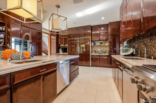 $18,000 | 25 Edgewater Lane, Great Neck, NY 11023