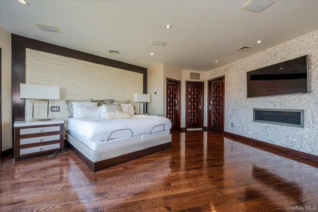 $18,000 | 25 Edgewater Lane, Great Neck, NY 11023