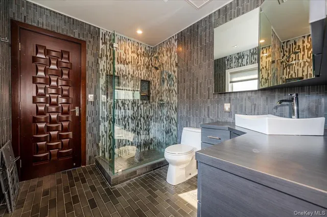 $18,000 | 25 Edgewater Lane, Great Neck, NY 11023