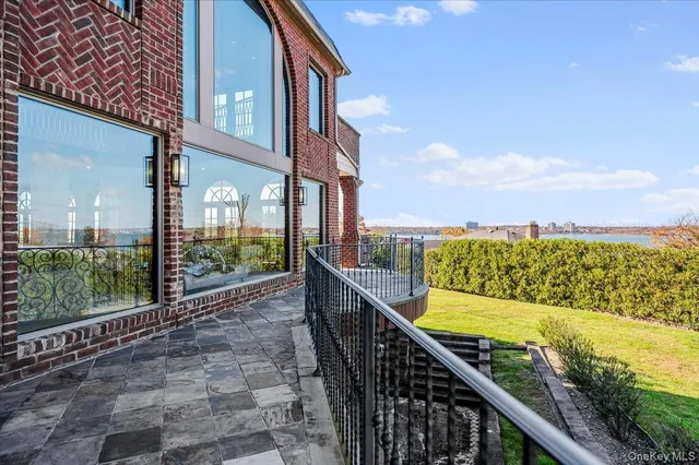 $18,000 | 25 Edgewater Lane, Great Neck, NY 11023