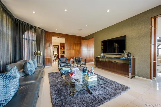 $18,000 | 25 Edgewater Lane, Great Neck, NY 11023