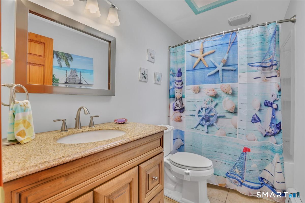 21 Silversmith Road Farmington, CT 06085 - Photo 13 of 30 Full bath in hall includes a skylight