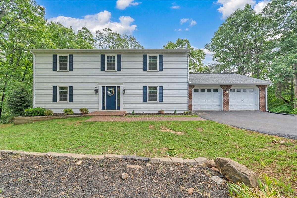 2704 Summit Ridge Road Northeast Roanoke, VA 24012 - Photo 1 of 82 01-MIB04221-R5