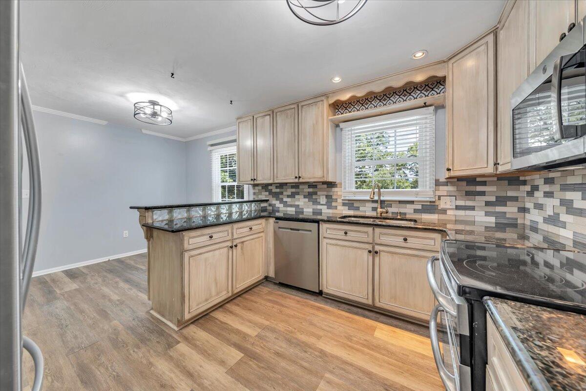 2704 Summit Ridge Road Northeast Roanoke, VA 24012 - Photo 18 of 82 18-MIB04029