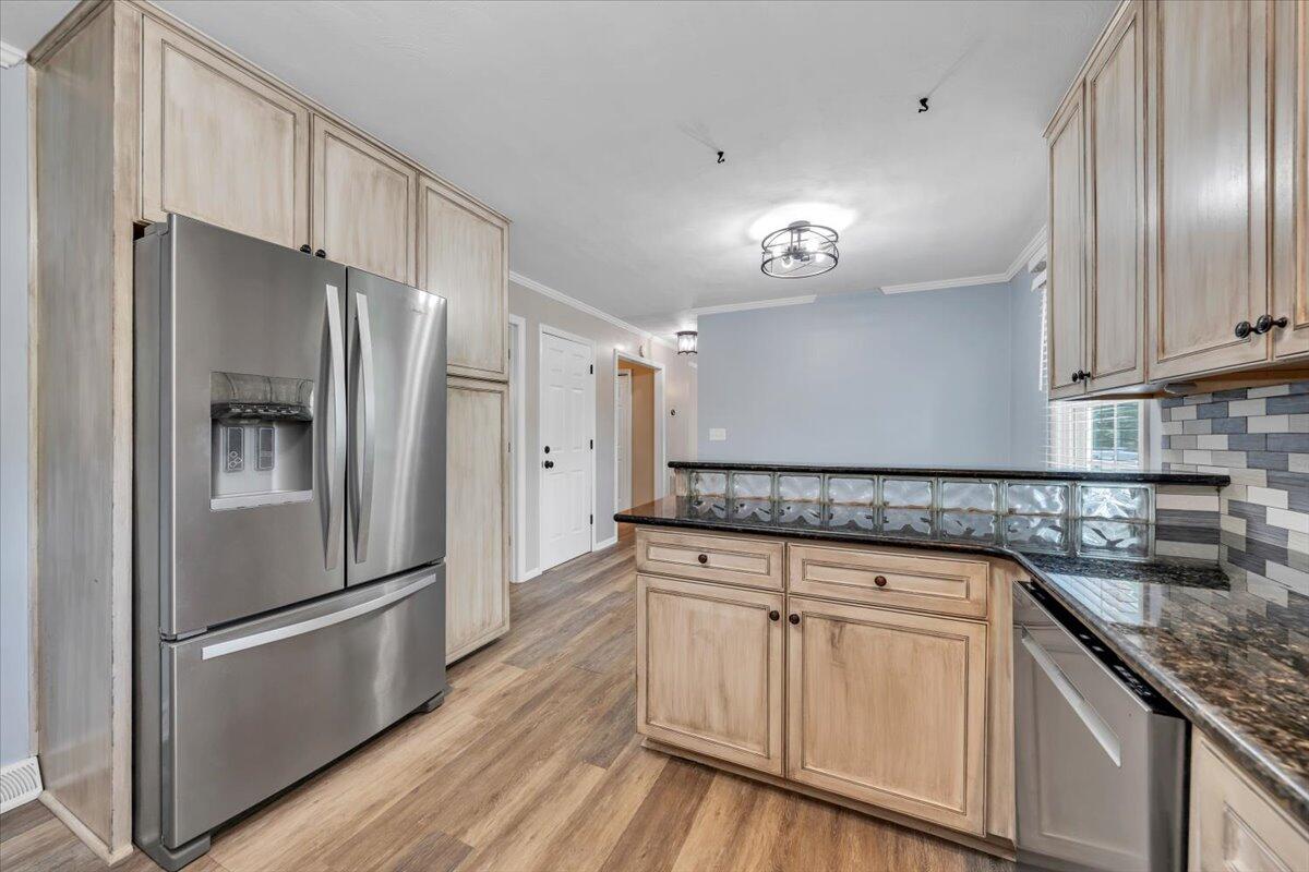 2704 Summit Ridge Road Northeast Roanoke, VA 24012 - Photo 19 of 82 19-MIB04032