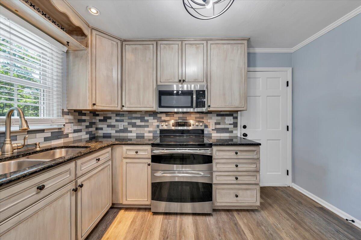 2704 Summit Ridge Road Northeast Roanoke, VA 24012 - Photo 20 of 82 20-MIB04035