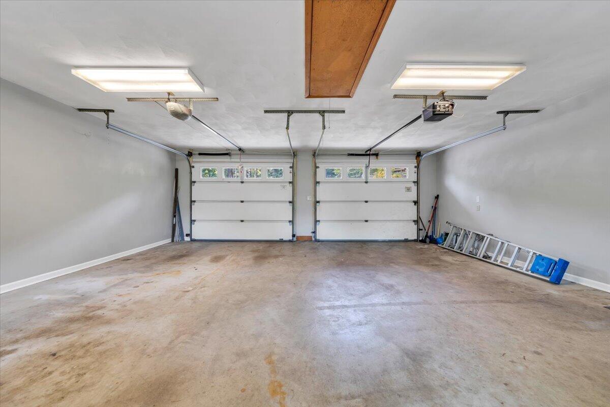 2704 Summit Ridge Road Northeast Roanoke, VA 24012 - Photo 28 of 82 28-MIB04059